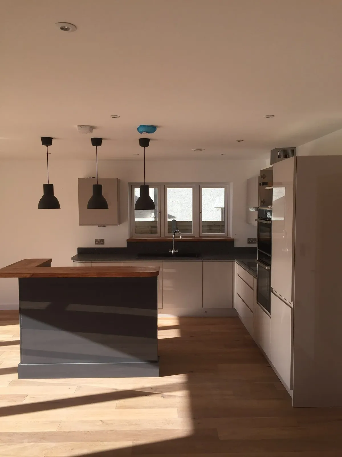 Handleless gloss kitchen oak floor 08 – kitchen fitting by JCK Carpentry & Building, Exeter