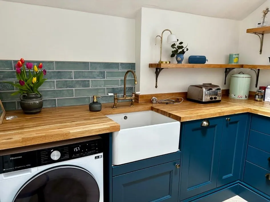 Navy kitchen oak worktops – kitchen fitting by JCK Carpentry & Building, Exeter