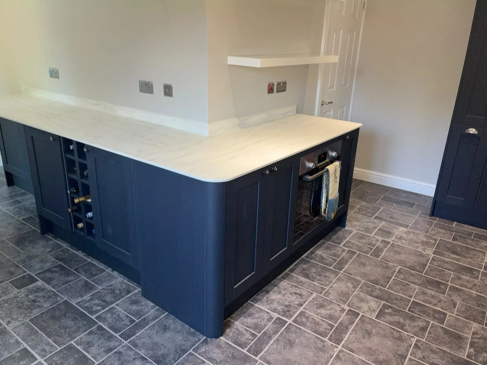 Navy kitchen peninsula quartz 20 – kitchen fitting by JCK Carpentry & Building, Exeter